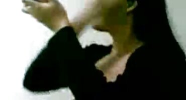 నగ్నంగా వీడియోస్ ఎక్స్ ఫుల్ సెక్స్ మహిళ కాక్ నాకు మరియు కుడి మంచం మీద ధూమపానం