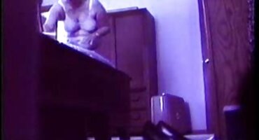 బెడ్ మీద పడి పురుషాంగము వంటి పరికరము సెక్స్ వీడియోస్ తెలుగు వీడియోస్ ముందు ఇబ్బంది పెట్టాడు