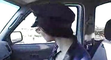 ఆవిరి లో అమ్మాయి ఒక చెక్క హ్యాండిల్ తో సెక్స్ వీడియోస్ ఇన్ తెలుగు పుస్సీ లో ఒక రొమ్ము కదిలిస్తుంది