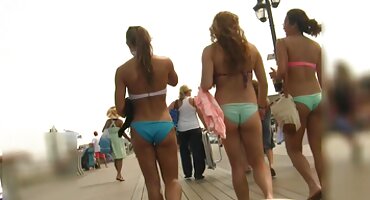 అతను అమ్మాయి నుండి గట్టి లఘు చిత్రాలు బయటకు తీసి ఒక శక్తివంతమైన ఫక్ కోసం తెలుగు సెక్స్ తెలుగు వీడియోస్ డాగీ స్టైల్ లో చాలు