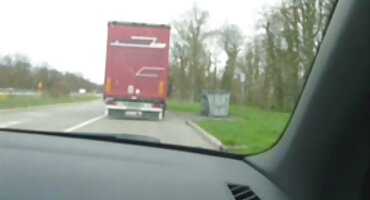 అమ్మాయి ఒక చల్లని ఫేకర్ తో తెలుగు లవ్ సెక్స్ వీడియోస్ సెక్స్ ముందు ఆమె డ్రెస్సింగ్ గౌన్ పడిపోయింది