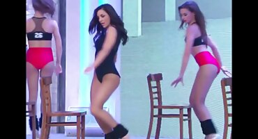 హంగ్రీ మహిళ పురుషాంగము వంటి పరికరము మంచి సెక్స్ వీడియోస్ ఆమె గాడిద