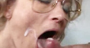 శృంగారమైన మహిళ బెంట్ పైగా డాగీ శైలి మరియు తెలుగు సెక్స్ వీడియోస్ లేటెస్ట్ హస్త ప్రయోగం