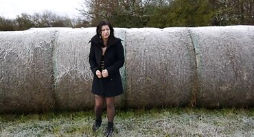 అద్భుతమైన తెలుగు లవ్ సెక్స్ వీడియోస్ ఉంపుడుగత్తె ఒక నల్ల పురుషాంగం చట్రములో