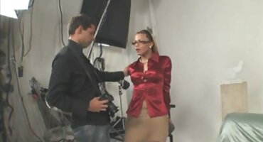 ఆమె బూట్లు తో ఒక వ్యక్తి ఆవిరి తెలుగు ఓల్డ్ సెక్స్ వీడియోస్ లో దూకుడుగా ఇబ్బంది పెట్టాడు