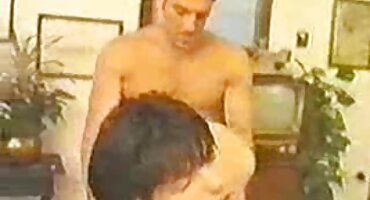 మిషనరీ ఒక పురుషాంగం ద్వారా తడి మంచి సెక్స్ వీడియోస్ పూకు ప్రవేశించింది