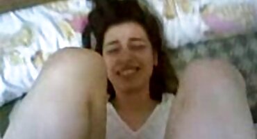 నల్లటి జుట్టు గల స్త్రీని సెక్స్ వీడియోస్ కావాలి తెలుగులో గాడిద మరియు హుడ్ లో ఒక పురుషాంగము వంటి పరికరము తో మంచం మీద మూలుగుల