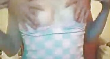 యువ అమ్మాయి మంచం మీద ఆత్మవిశ్వాసం వ్యక్తి కూర్చుని సెక్స్ వీడియోస్ ఓన్లీ తెలుగు